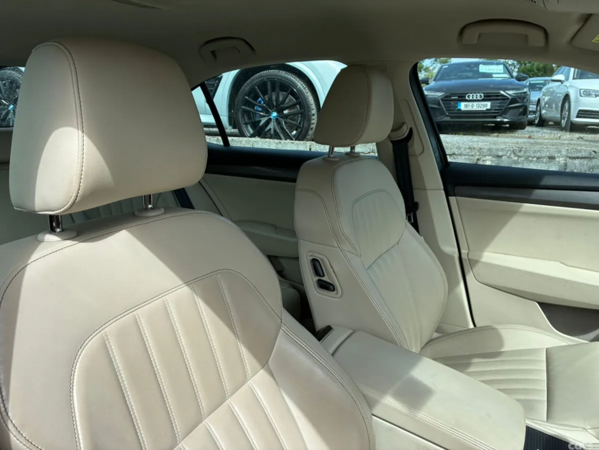 Skoda Superb Hatchback, Diesel, 2023, Grey