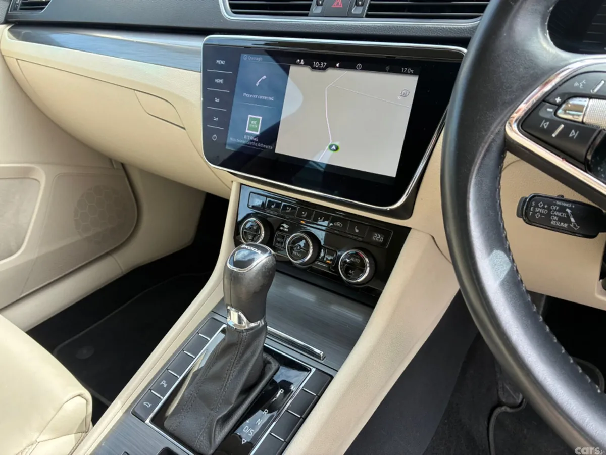 Skoda Superb Hatchback, Diesel, 2023, Grey