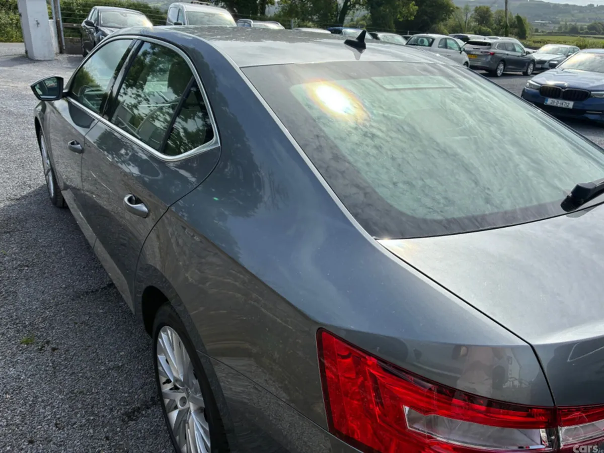 Skoda Superb Hatchback, Diesel, 2023, Grey
