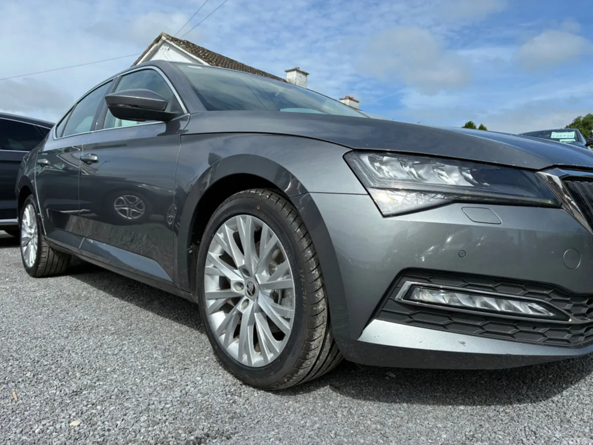 Skoda Superb Hatchback, Diesel, 2023, Grey