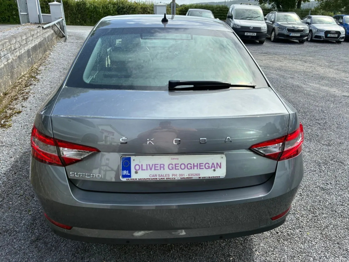 Skoda Superb Hatchback, Diesel, 2023, Grey