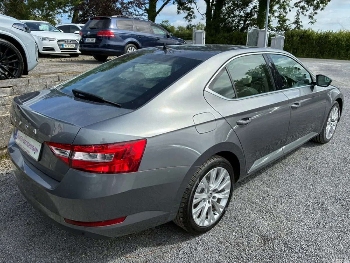 Skoda Superb Hatchback, Diesel, 2023, Grey