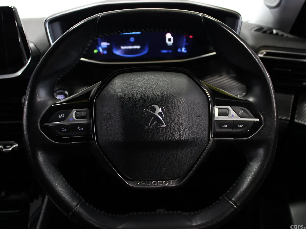 Peugeot 2008 MPV, Diesel, 2020, Red