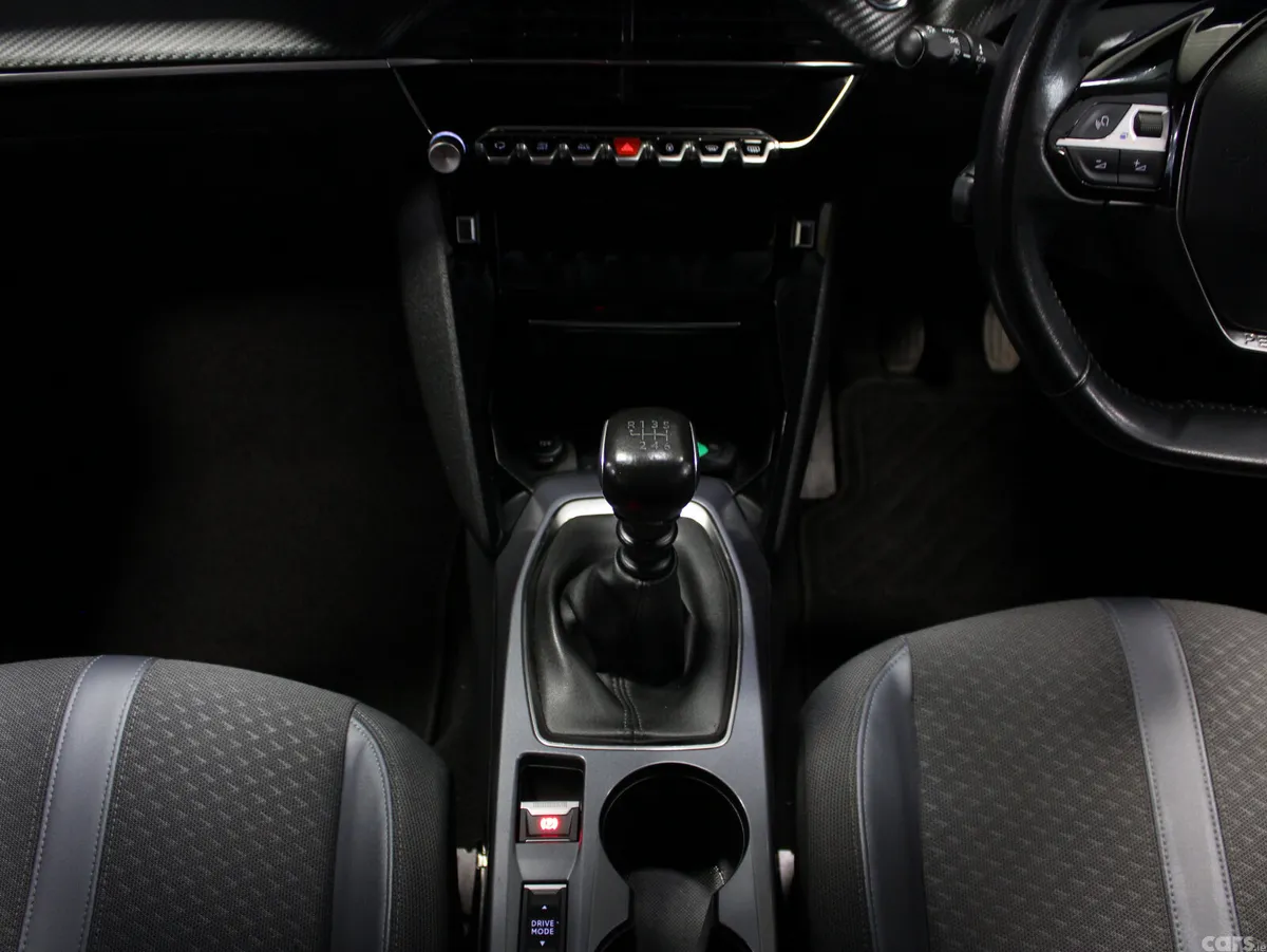 Peugeot 2008 MPV, Diesel, 2020, Red