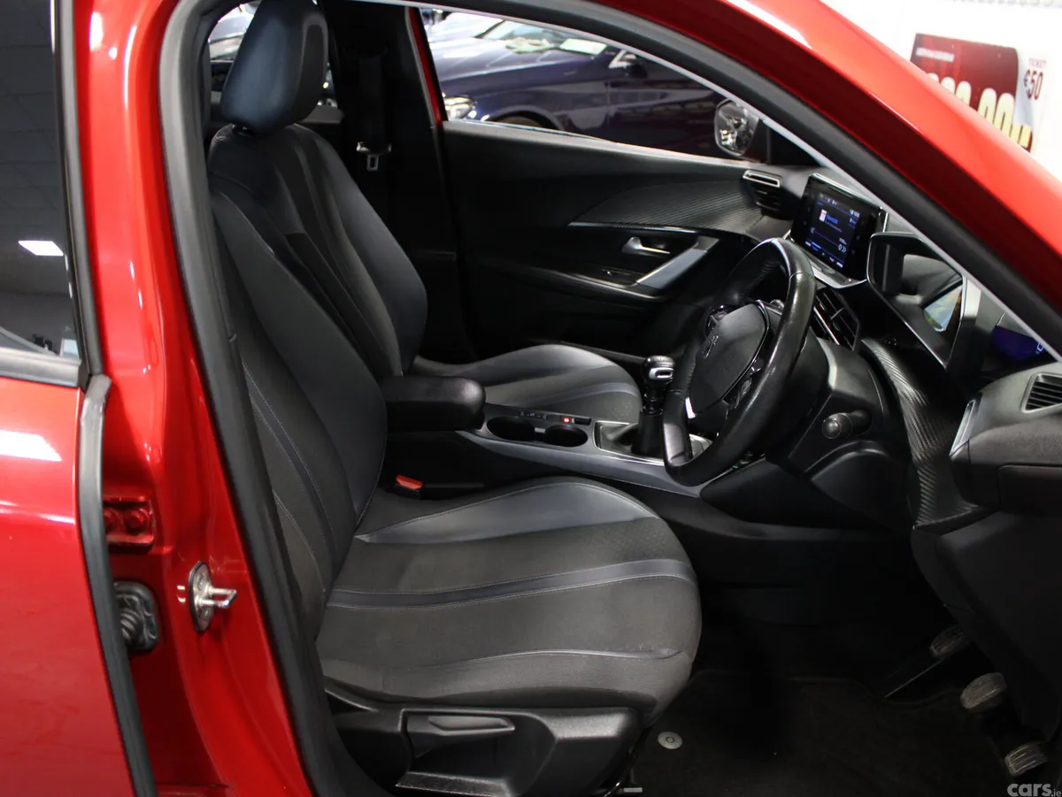 Peugeot 2008 MPV, Diesel, 2020, Red