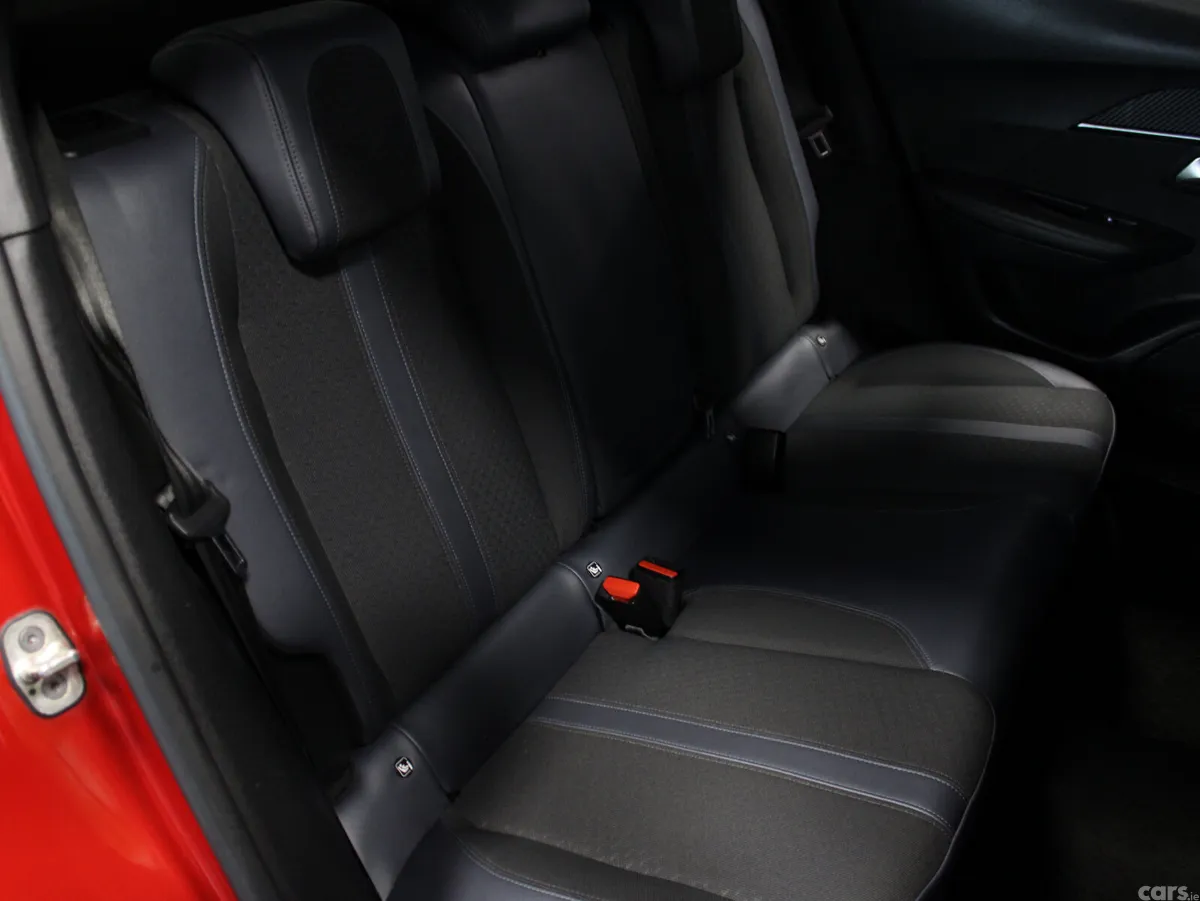 Peugeot 2008 MPV, Diesel, 2020, Red