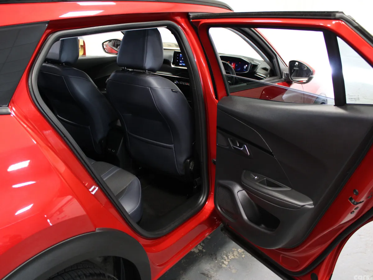 Peugeot 2008 MPV, Diesel, 2020, Red