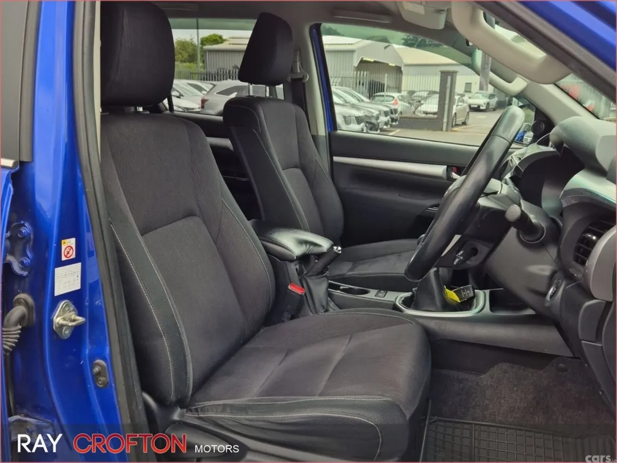 Toyota Hilux MPV, Diesel, 2018, Blue
