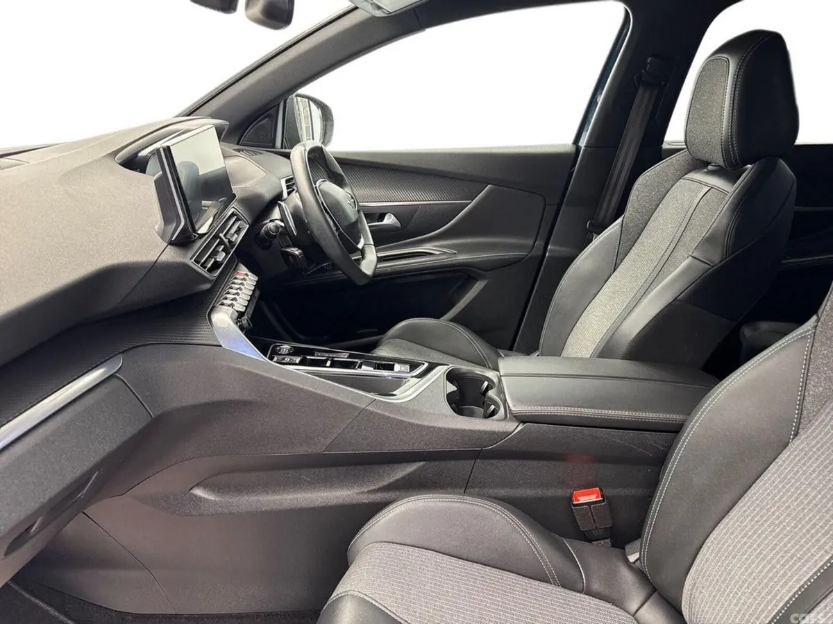 Peugeot 5008 MPV, Diesel, 2024, Blue