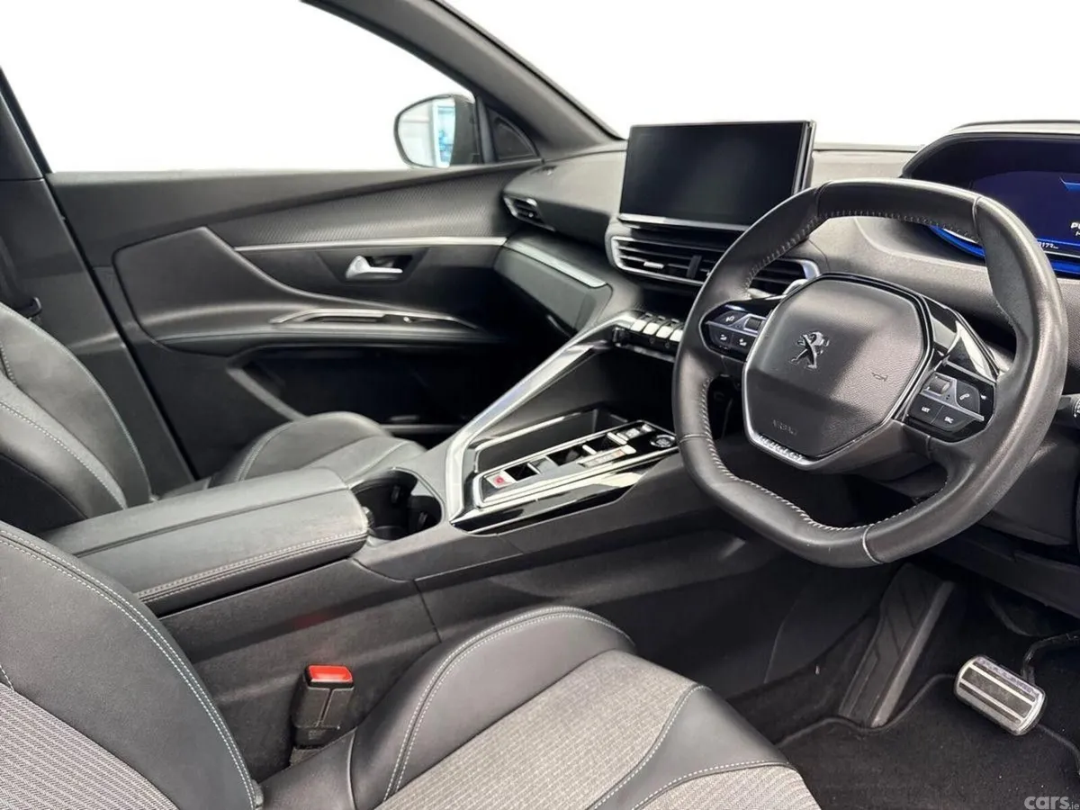 Peugeot 5008 MPV, Diesel, 2024, Blue