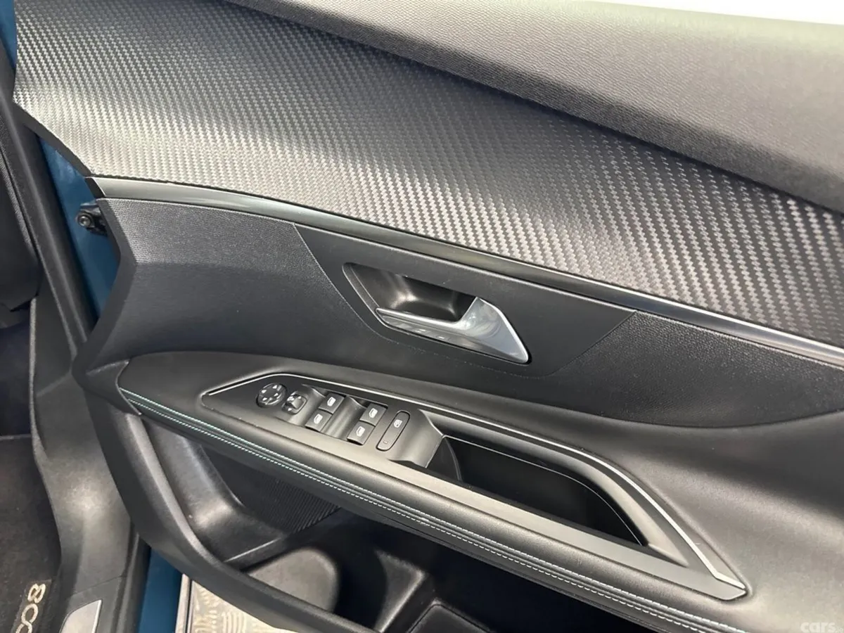 Peugeot 5008 MPV, Diesel, 2024, Blue