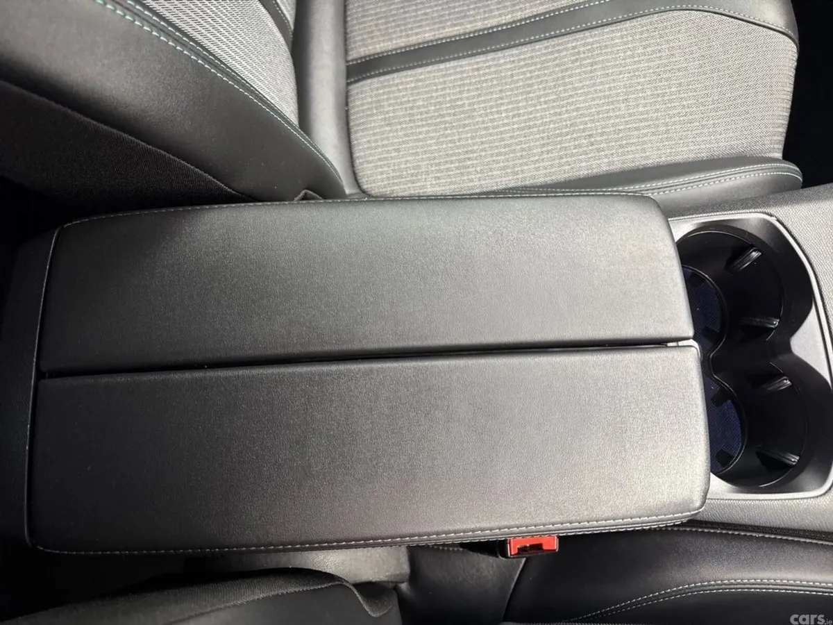 Peugeot 5008 MPV, Diesel, 2024, Blue