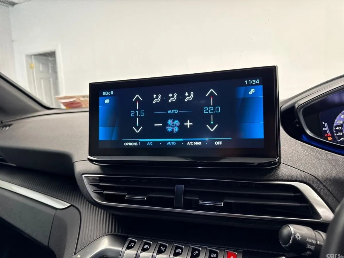 Peugeot 5008 MPV, Diesel, 2024, Blue