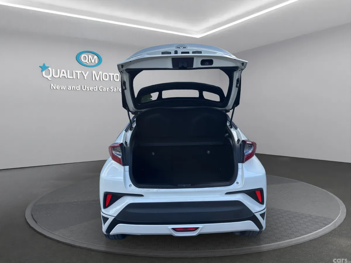 Toyota C-HR SUV, Petrol Hybrid, 2019, White