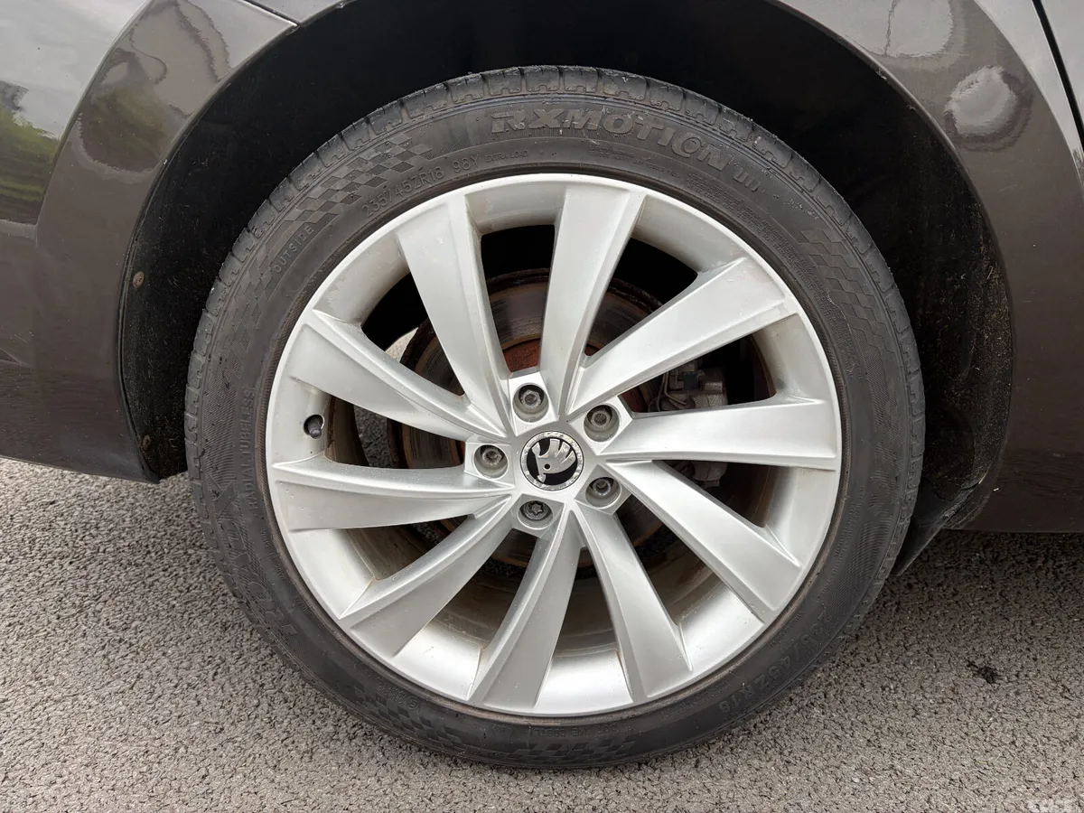 Skoda Superb Hatchback, Diesel, 2016, Brown