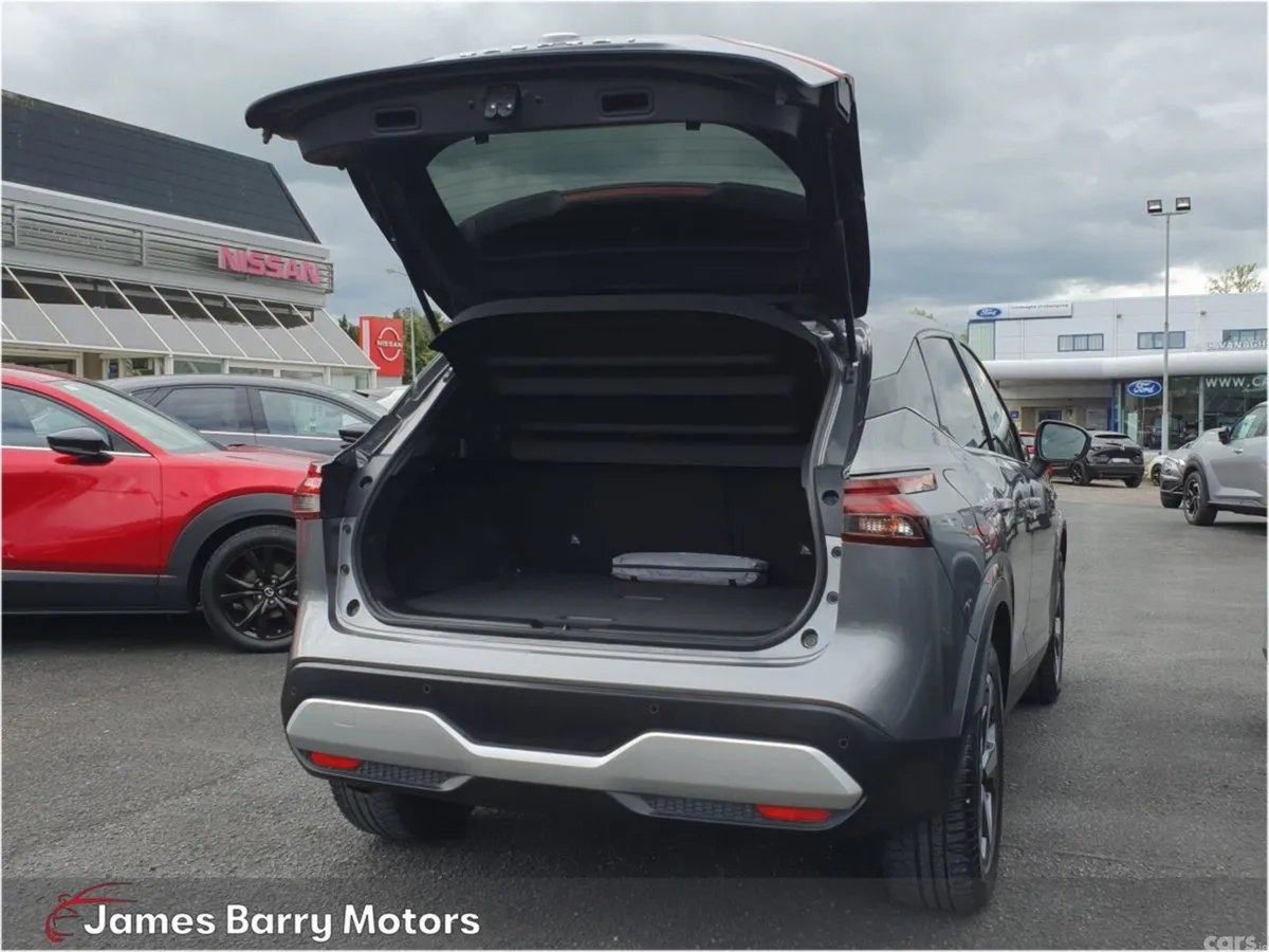 Nissan Qashqai MPV, Petrol, 2022, Grey