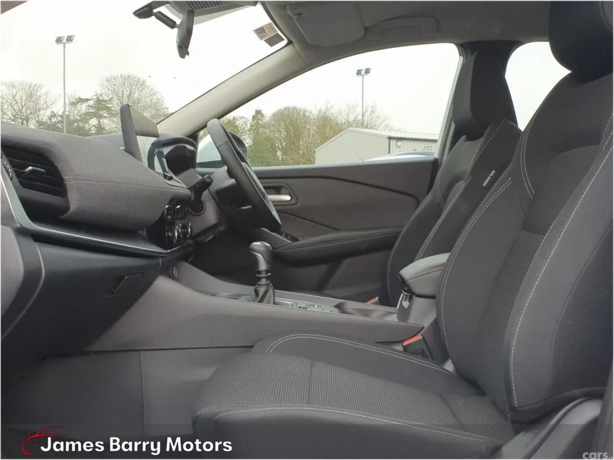 Nissan Qashqai MPV, Petrol, 2025, White