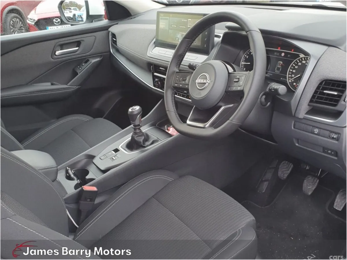 Nissan Qashqai MPV, Petrol, 2025, White