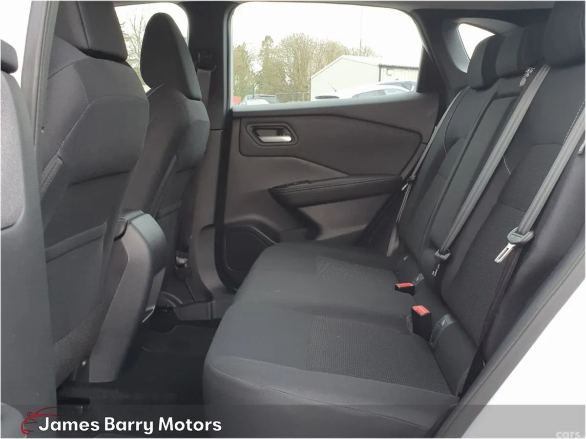 Nissan Qashqai MPV, Petrol, 2025, White
