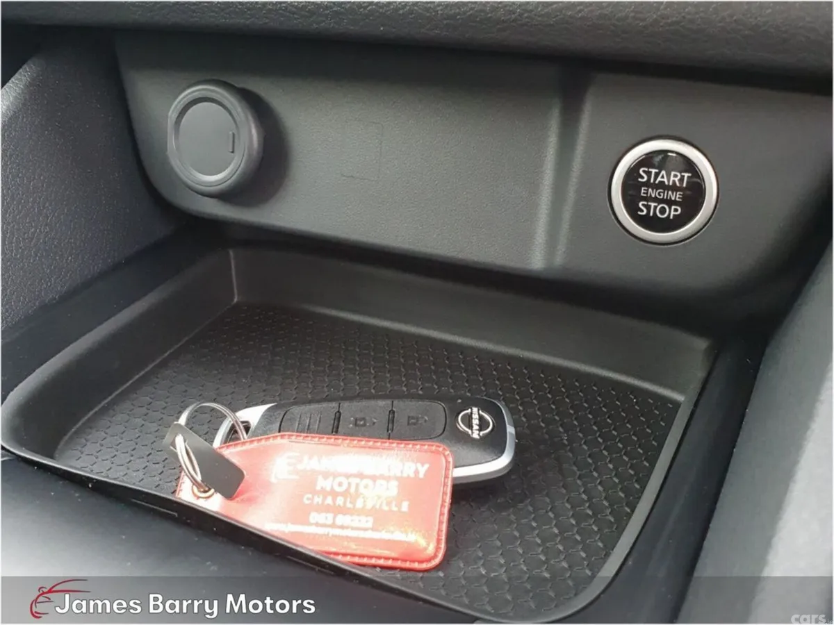 Nissan Qashqai MPV, Petrol, 2025, White