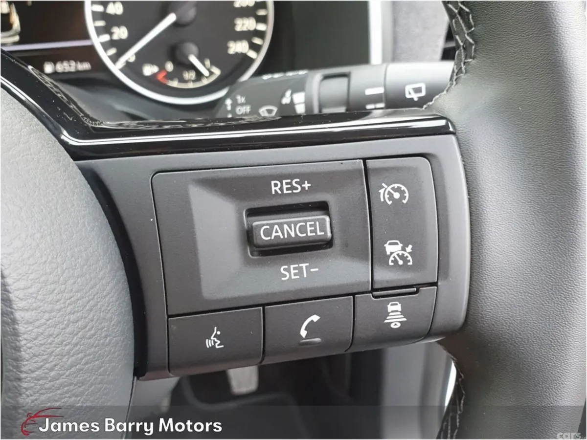 Nissan Qashqai MPV, Petrol, 2025, White