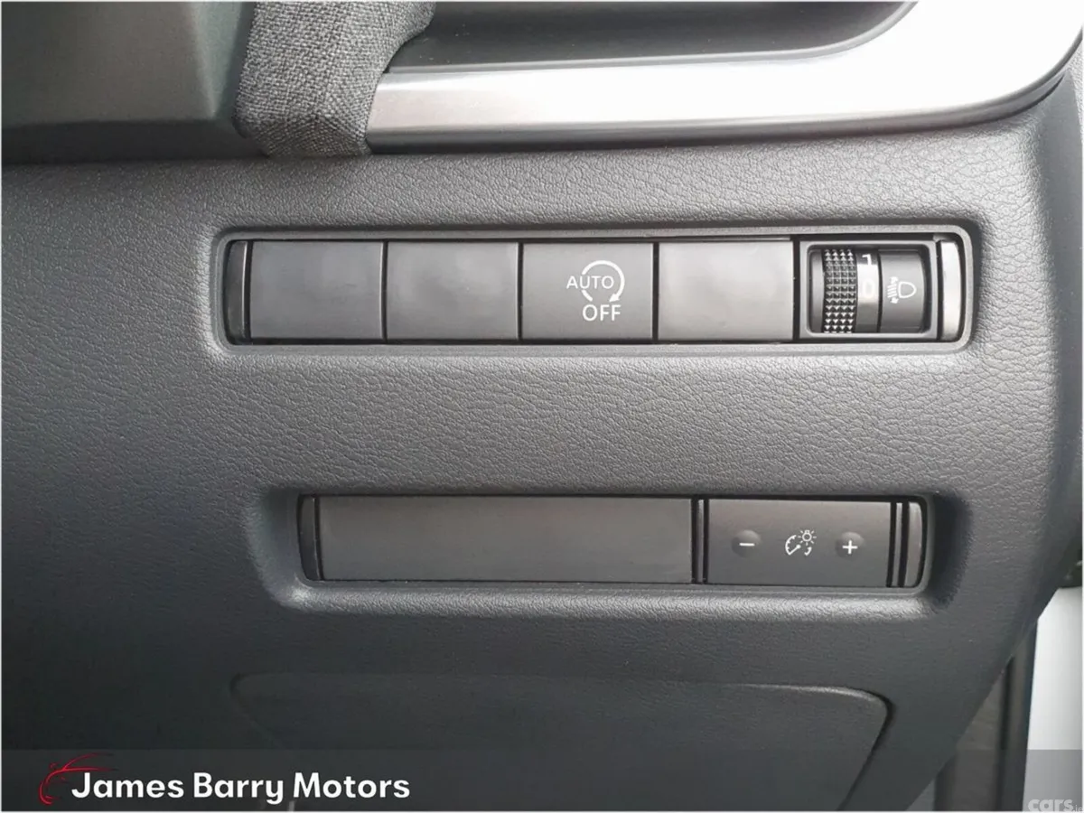 Nissan Qashqai MPV, Petrol, 2025, White