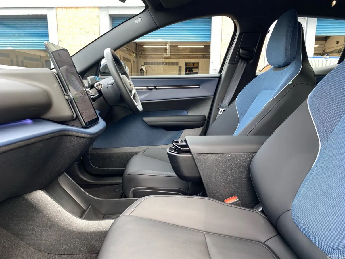 Volvo EX30 SUV, Electric, 2025, Black