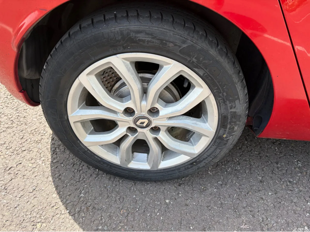 Renault Clio Hatchback, Petrol, 2018, Red