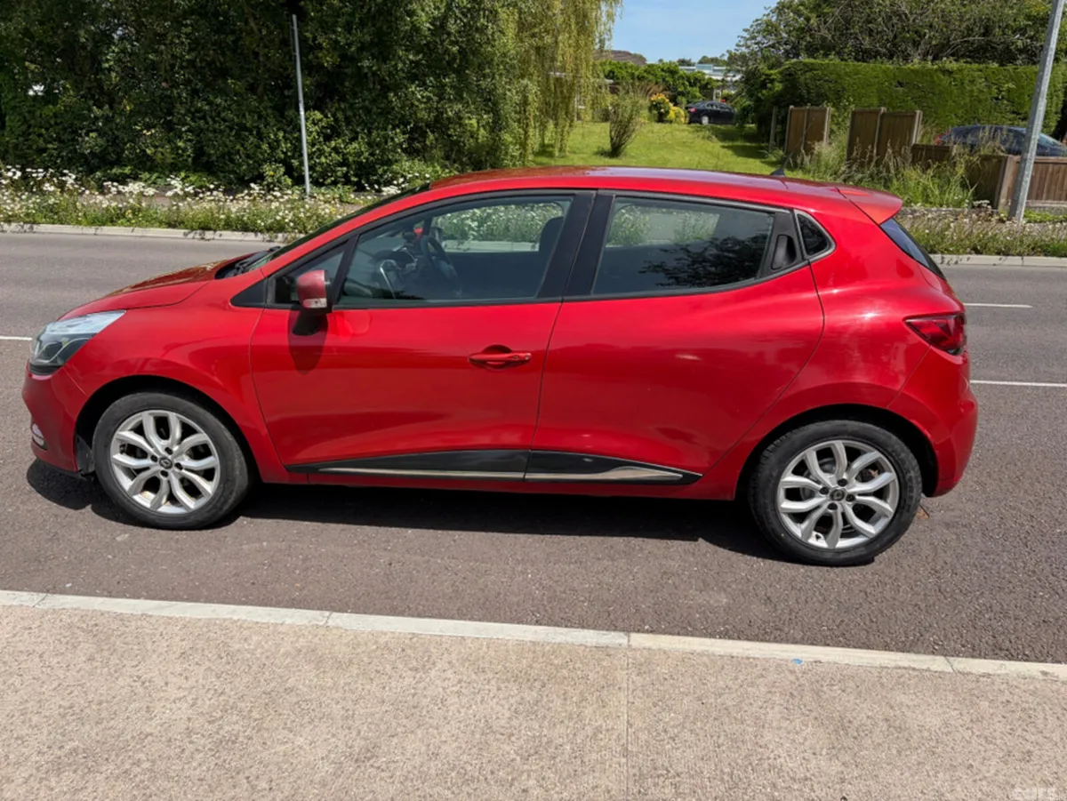 Renault Clio Hatchback, Petrol, 2018, Red