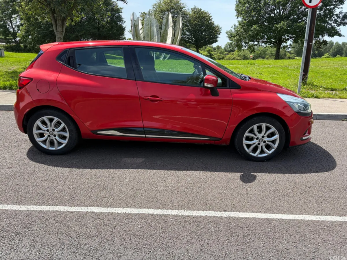 Renault Clio Hatchback, Petrol, 2018, Red