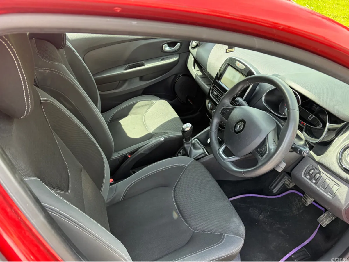 Renault Clio Hatchback, Petrol, 2018, Red