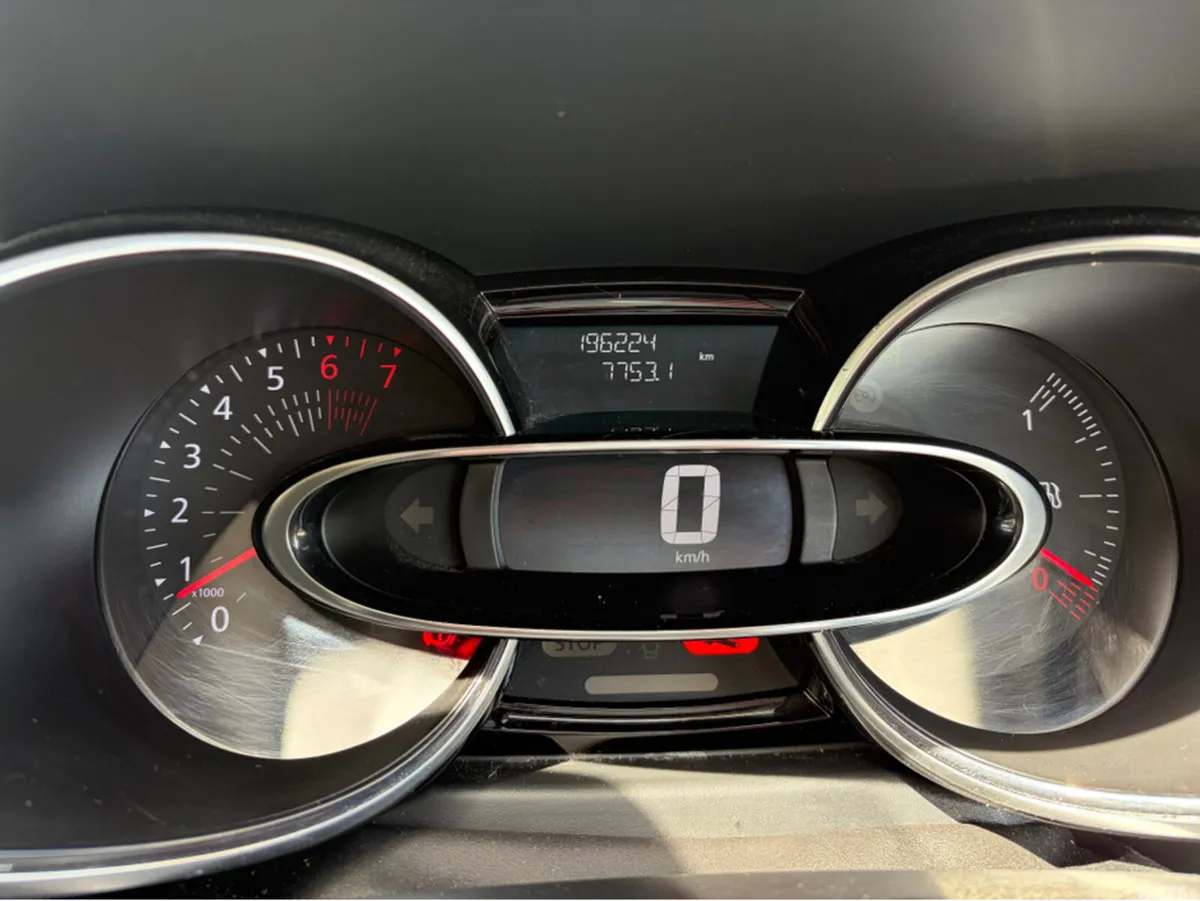 Renault Clio Hatchback, Petrol, 2018, Red