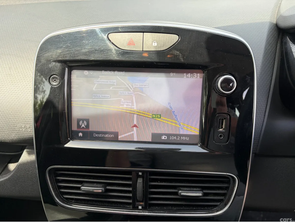 Renault Clio Hatchback, Petrol, 2018, Red