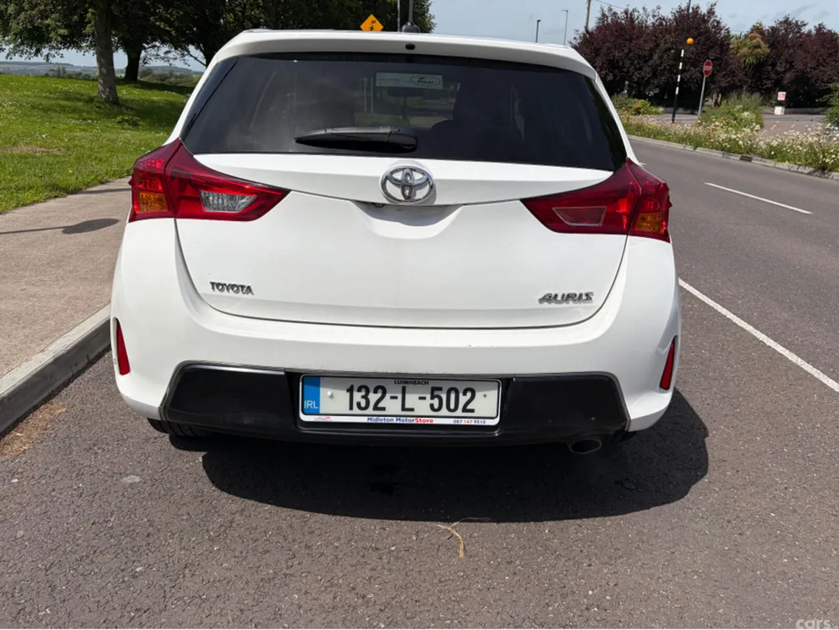 Toyota Auris Hatchback, Petrol, 2013, White
