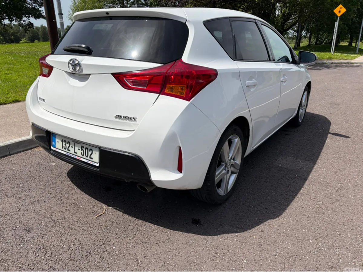 Toyota Auris Hatchback, Petrol, 2013, White