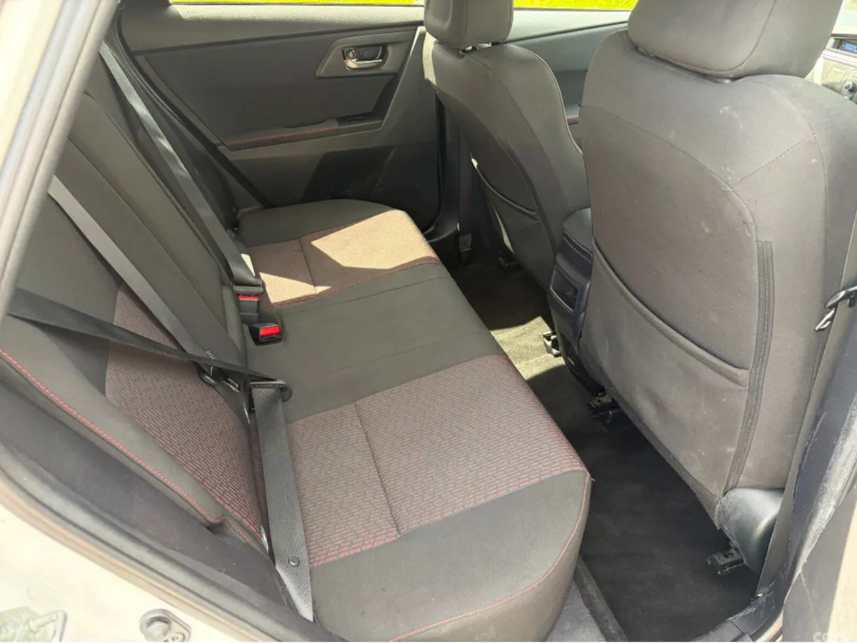 Toyota Auris Hatchback, Petrol, 2013, White