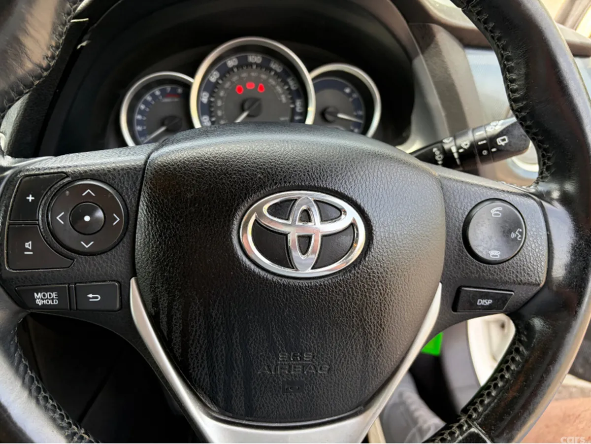 Toyota Auris Hatchback, Petrol, 2013, White