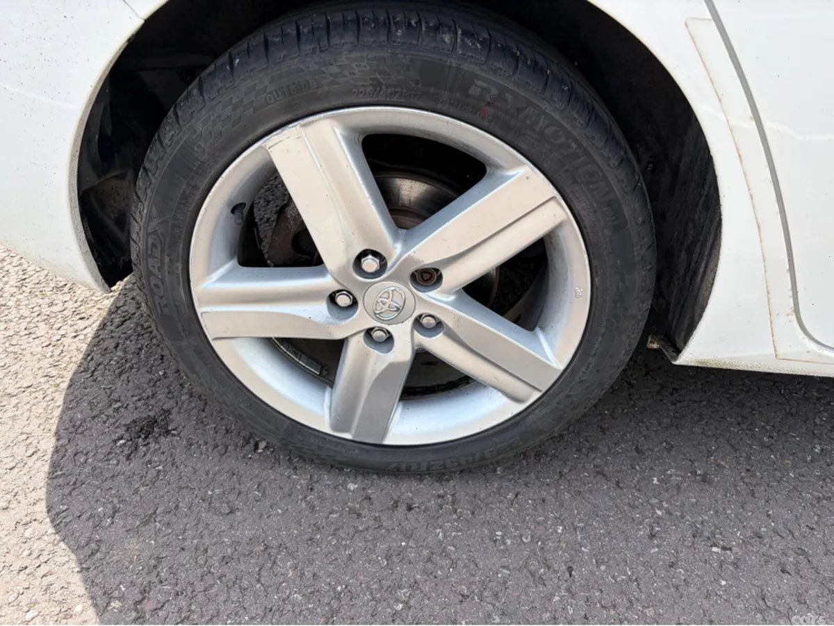 Toyota Auris Hatchback, Petrol, 2013, White
