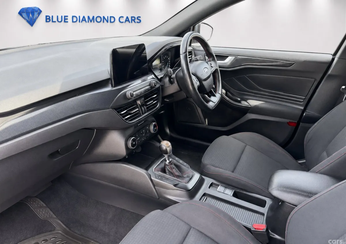 Ford Focus Hatchback, Diesel, 2019, Grey