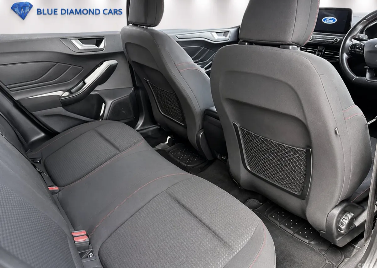 Ford Focus Hatchback, Diesel, 2019, Grey