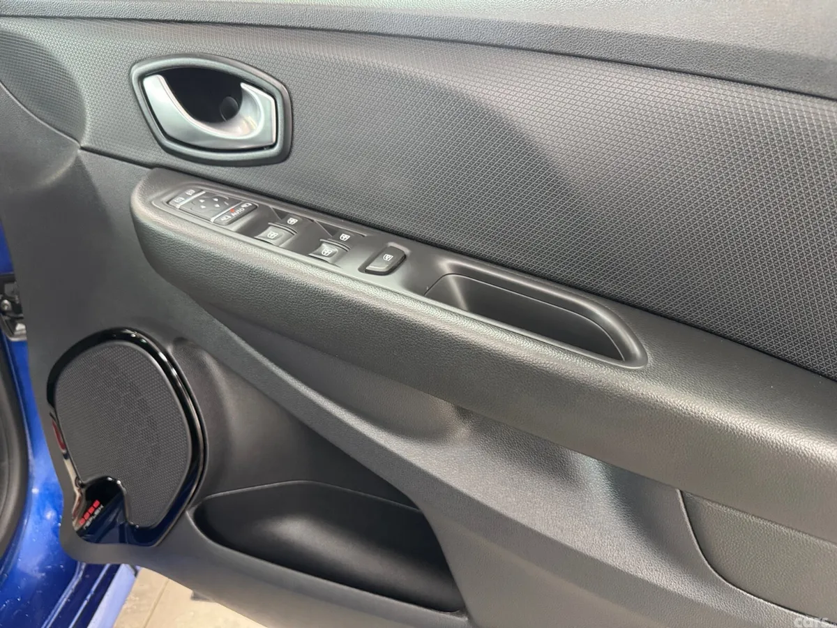Renault Clio Hatchback, Petrol, 2019, Blue