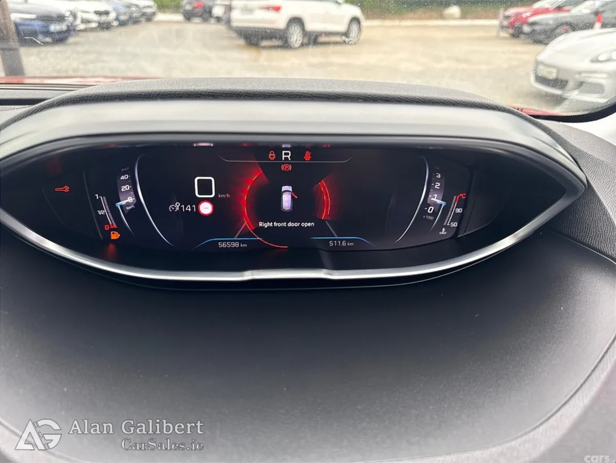 Peugeot 3008 MPV, Petrol, 2022, Red