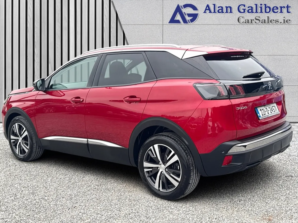Peugeot 3008 MPV, Petrol, 2022, Red