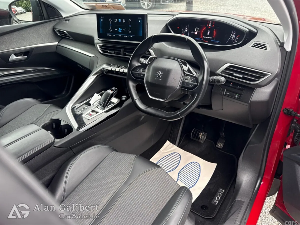 Peugeot 3008 MPV, Petrol, 2022, Red
