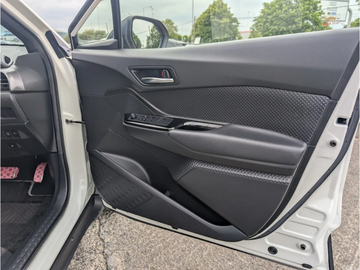 Toyota C-HR SUV, Petrol Hybrid, 2019, White