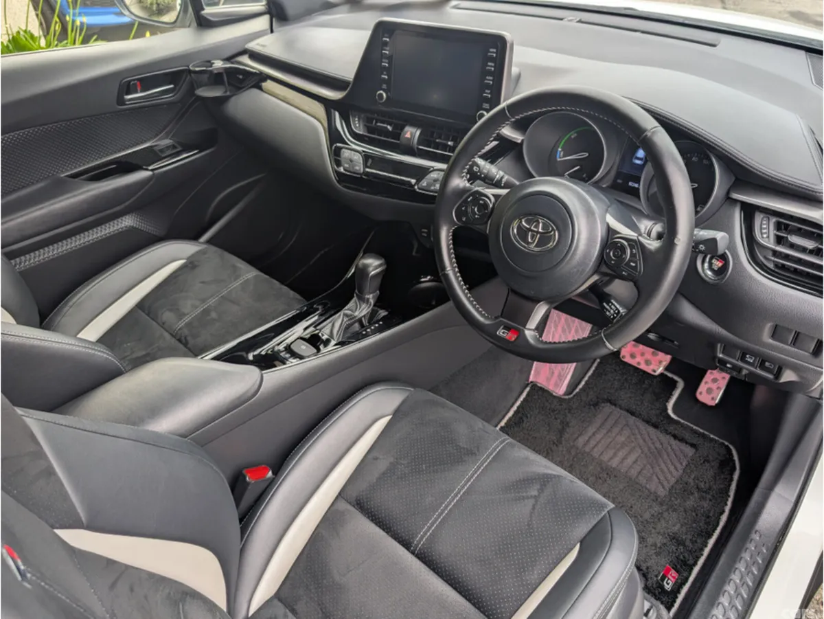 Toyota C-HR SUV, Petrol Hybrid, 2019, White
