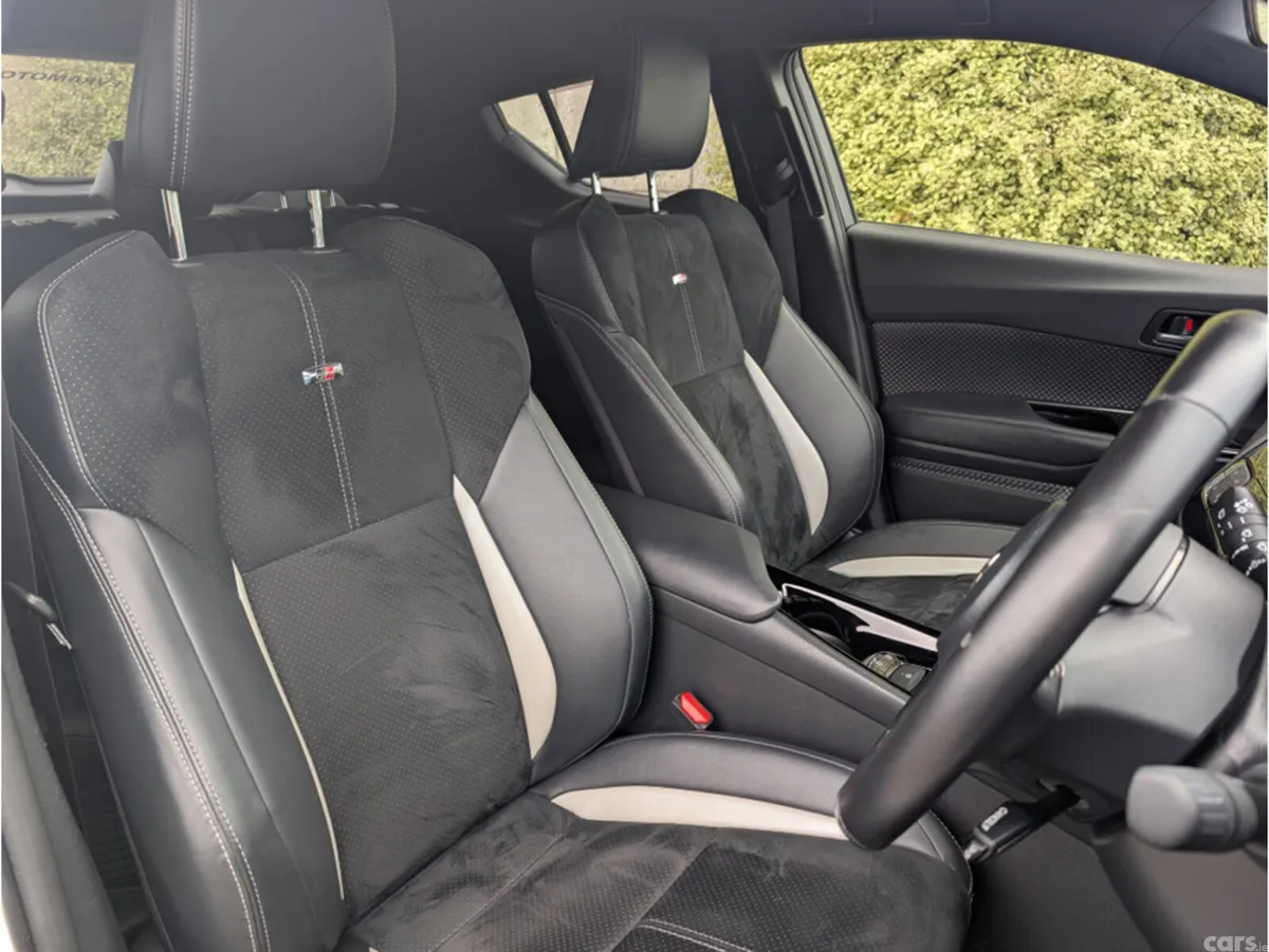 Toyota C-HR SUV, Petrol Hybrid, 2019, White