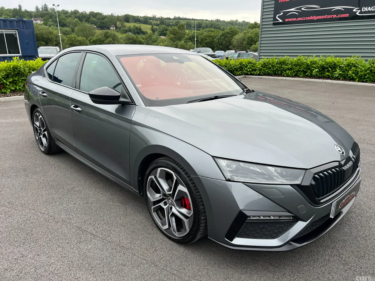 Skoda Octavia Hatchback, Diesel, 2023, Grey