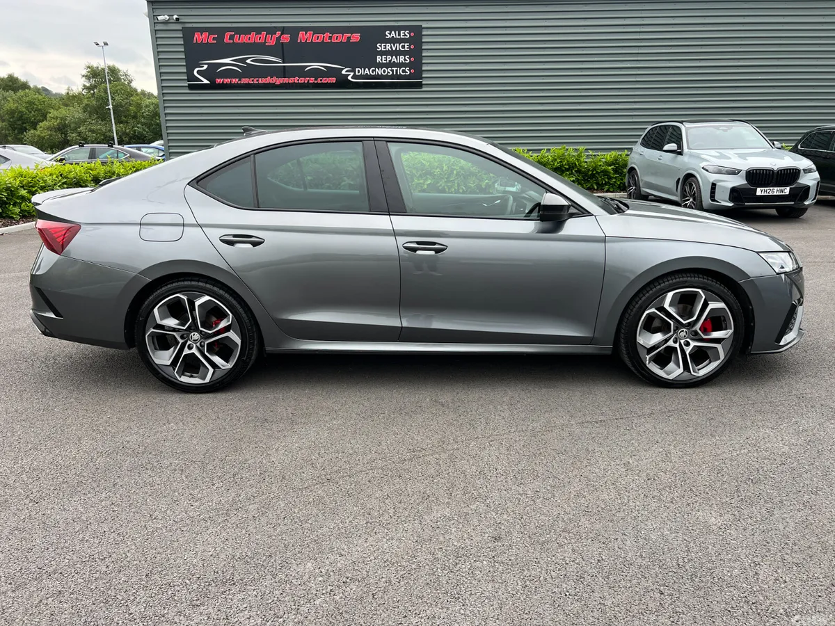 Skoda Octavia Hatchback, Diesel, 2023, Grey