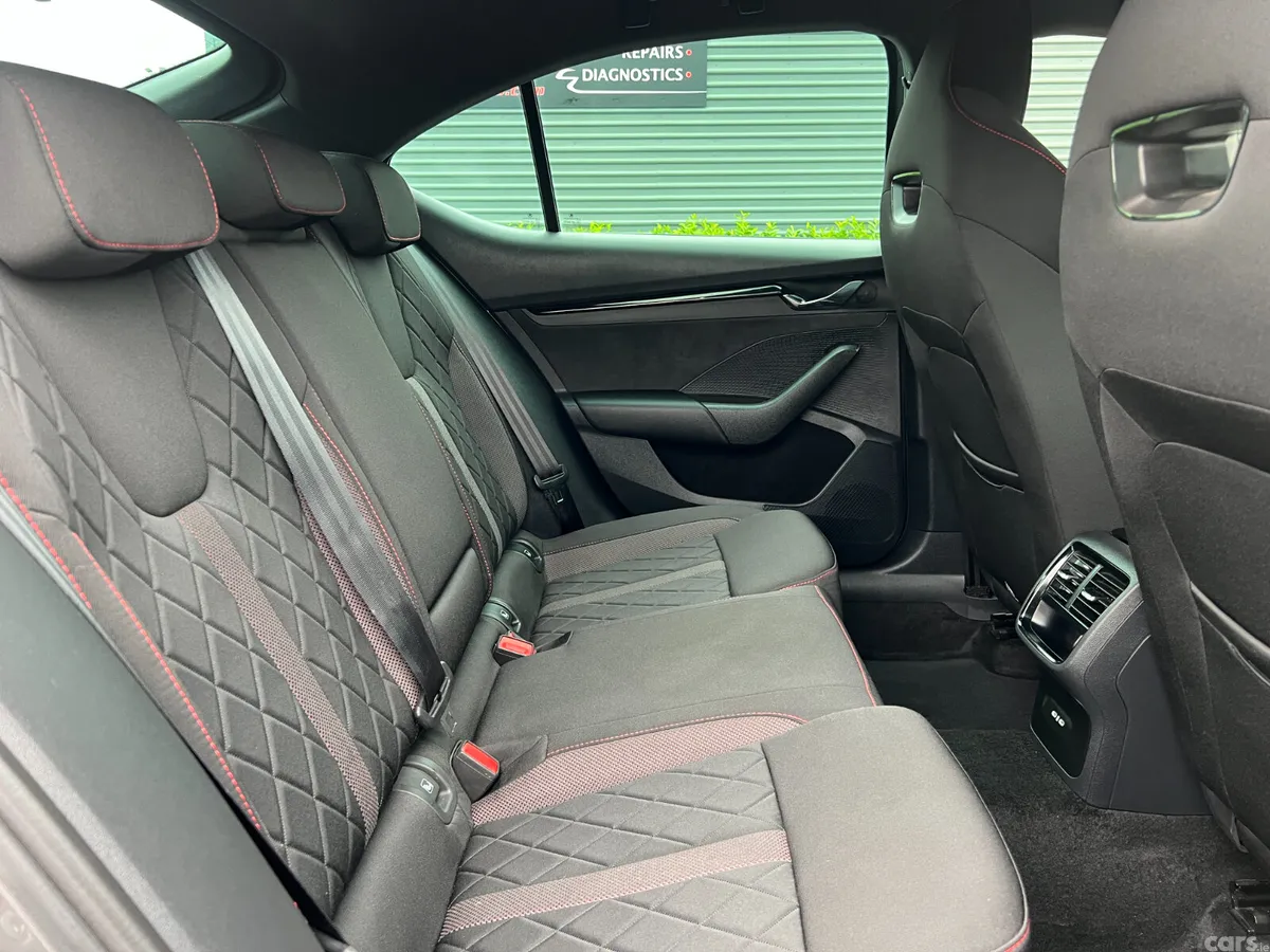 Skoda Octavia Hatchback, Diesel, 2023, Grey